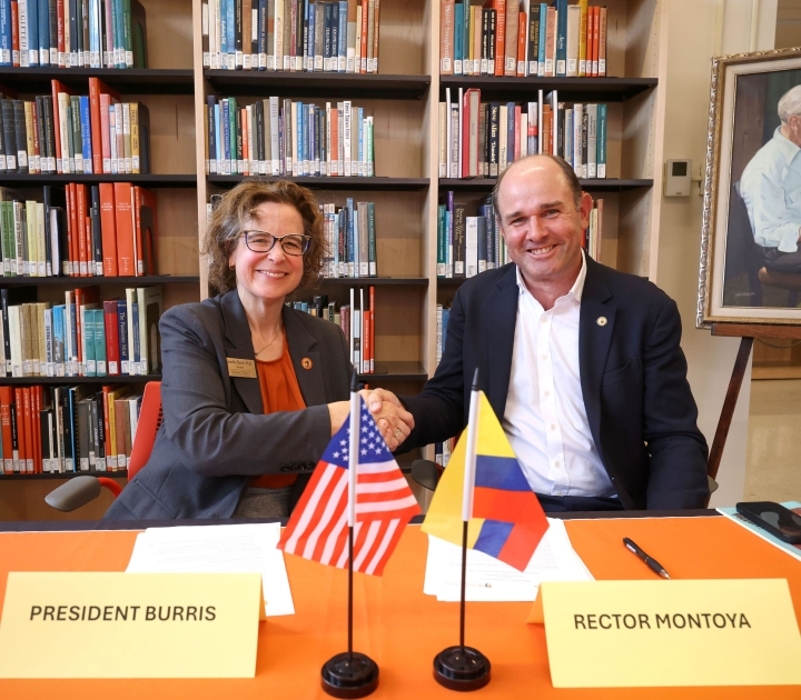 President Burris and Rector Montoya shaking hands