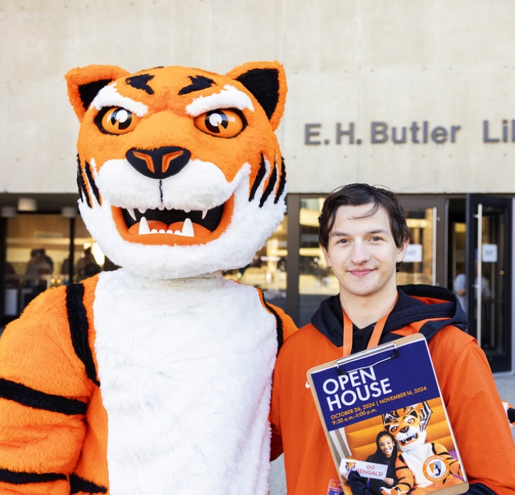 Student with Bengal mascot